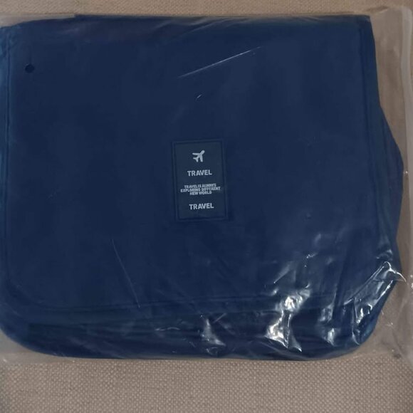 Makeup travel bag CA$20 - Picture 10 of 11